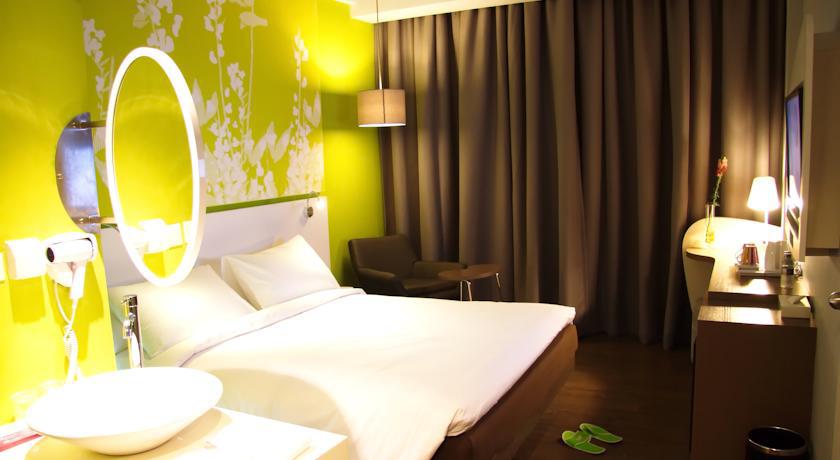 All Seasons Jakarta Thamrin Room photo